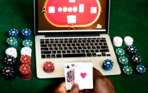 plaiyng casino game in laptop